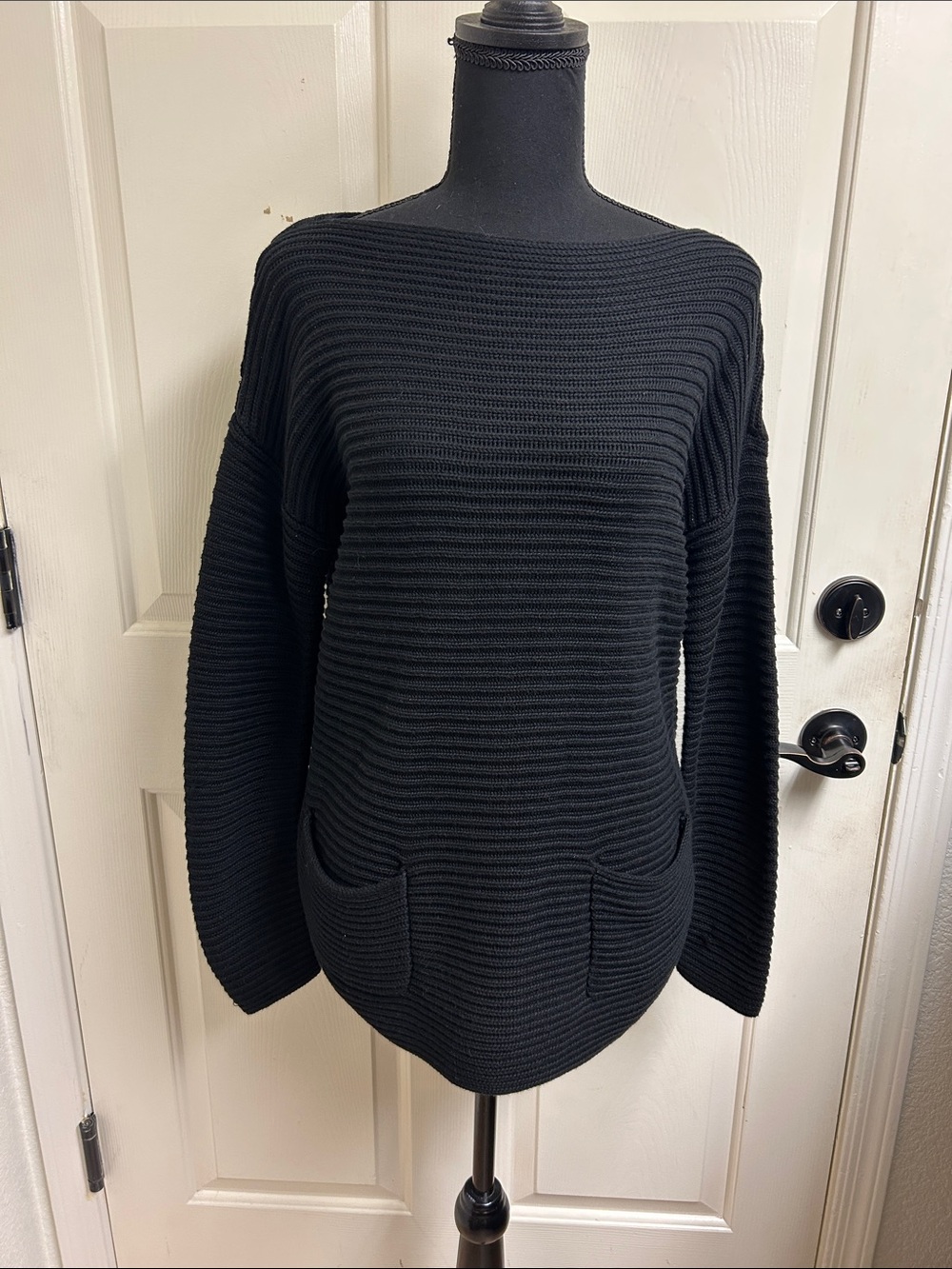 Vince Camuto Black Ribbed Small Sweater with pockets, EUC